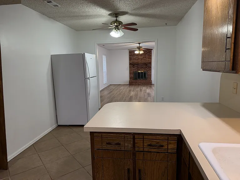 202 N Cimarron Dr — Photo 7