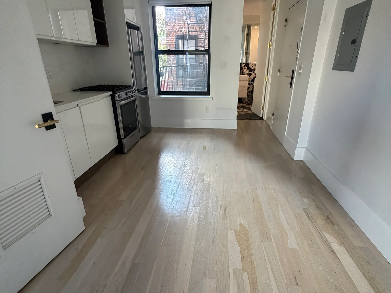 Studio, 400 sqft, $2,450 — Photo 3