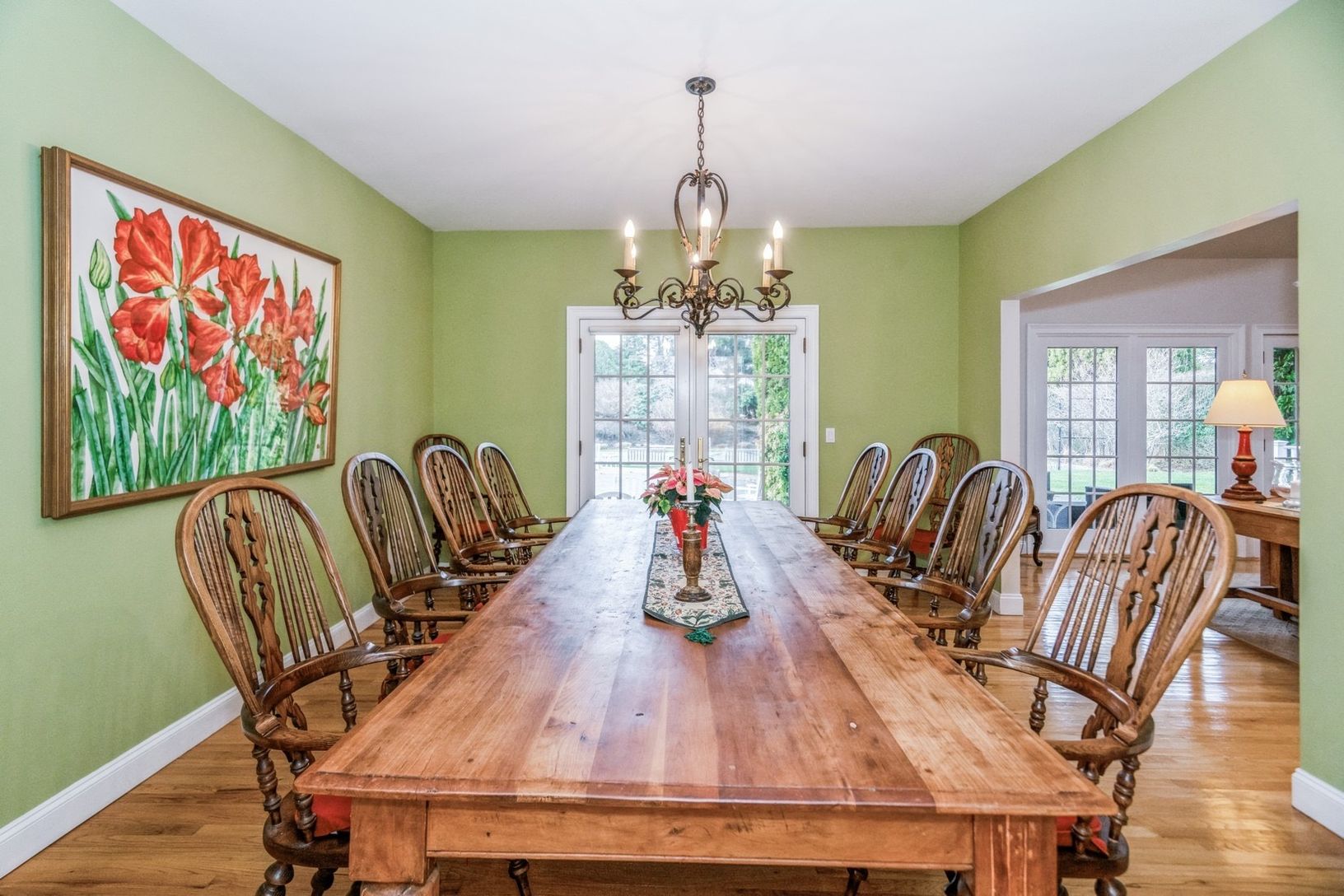  Dining Room Flowing Into Living Room 