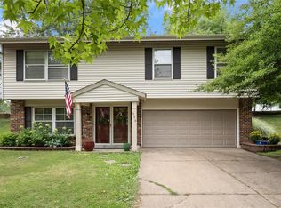 536 Blazedwood Dr, Ballwin, MO