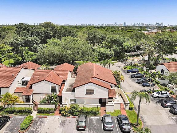 2nd image of 337 Ives Dairy Rd APT 12