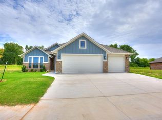 7608 Three Woods Ln, Yukon, OK 73099