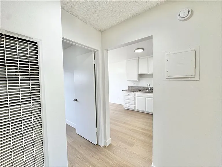 11075 Westminster Ave — Photo 30
