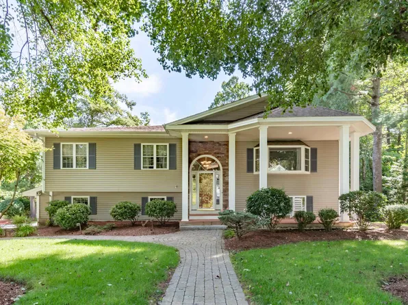 19 Eastbrook Drive, Nashua, NH 03060