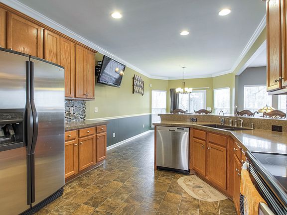 4th image of 4017 Fairway Cir