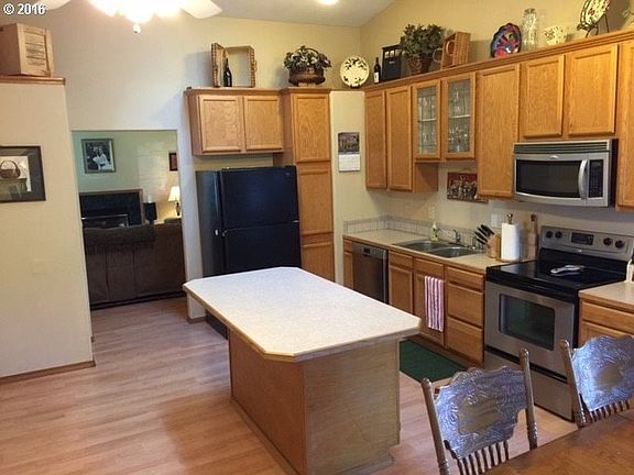 3rd image of 1217 NE 162nd Pl