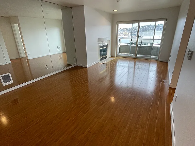 1504 Aurora Ave N #307 — Photo 5