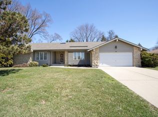 15 S McLean Blvd, Elgin, IL 60123