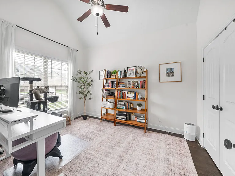 404 Sedgwick Ln — Photo 12