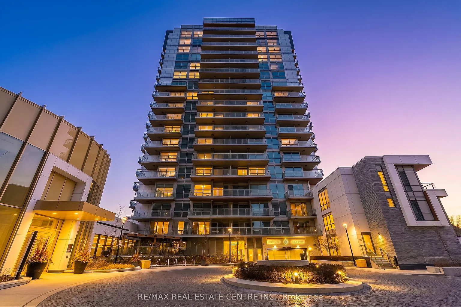 25 McMahon Dr #310 photo 1