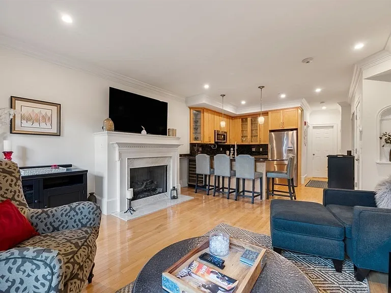 349 Marlborough St #1 — Photo 3
