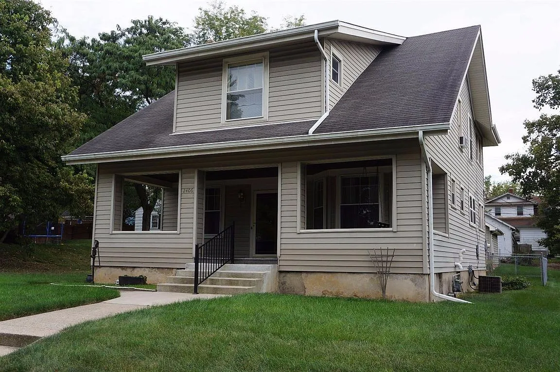 2406 Superior Ave photo 1