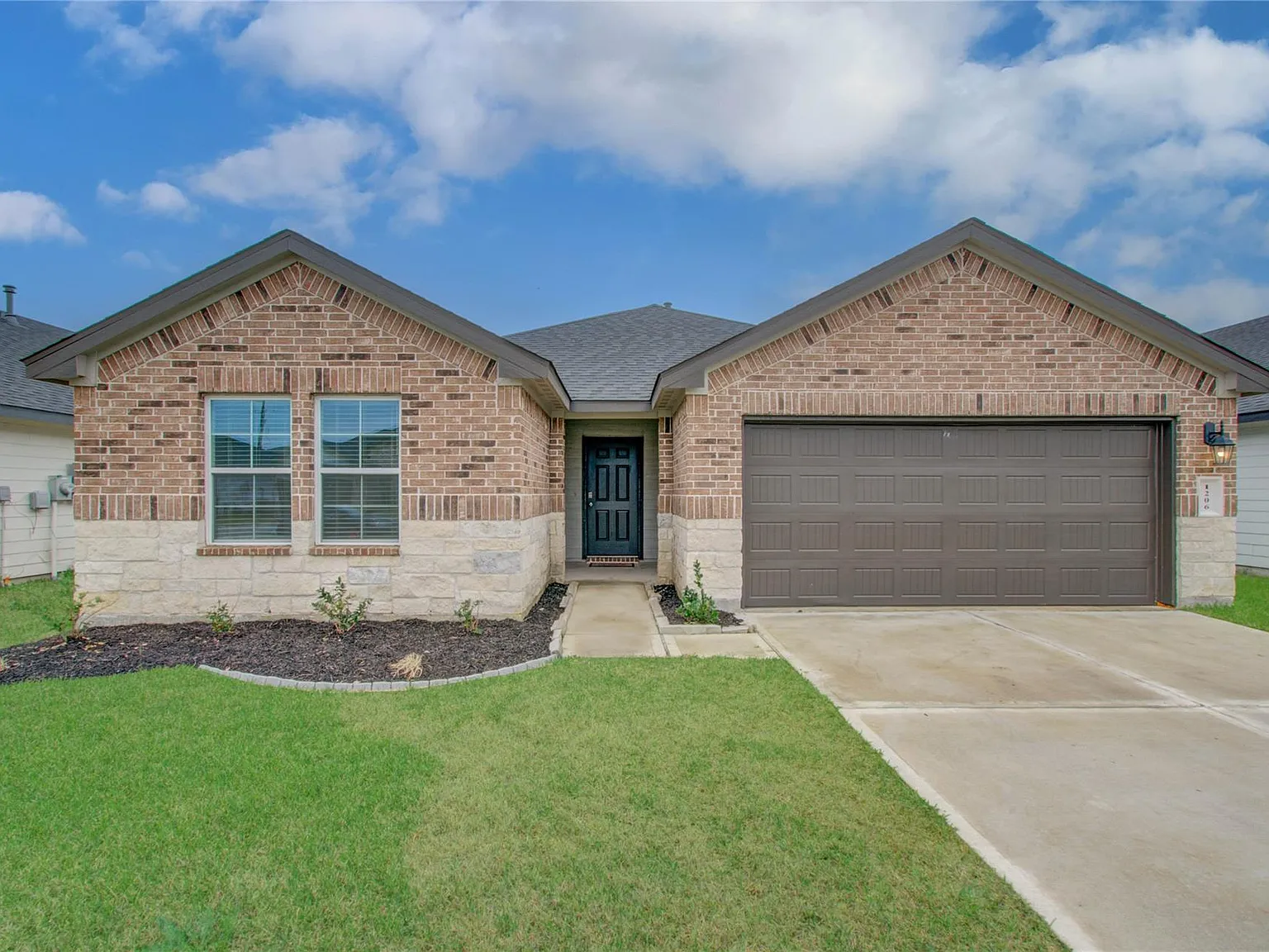 4 bed, 2.0 bath, 2002 sqft, $2,450 — Photo 4