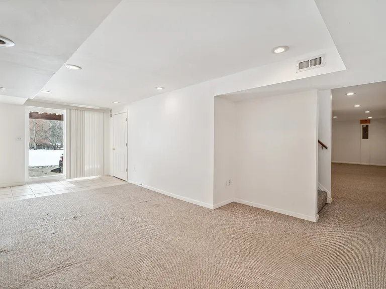 7489 Fitzroy Ct — Photo 40