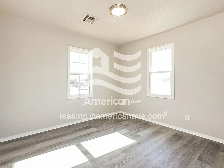 1184107_007_main_bedroom_7.jpg
