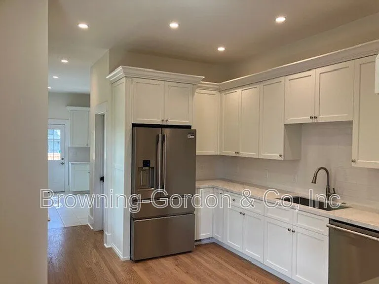 1005 W Eastland Ave — Photo 25