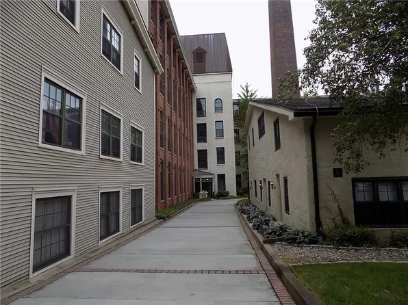 15 Higgins St APT 322, Smithfield, RI 02917