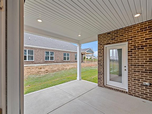 3rd image of 5007 N Castle Ct