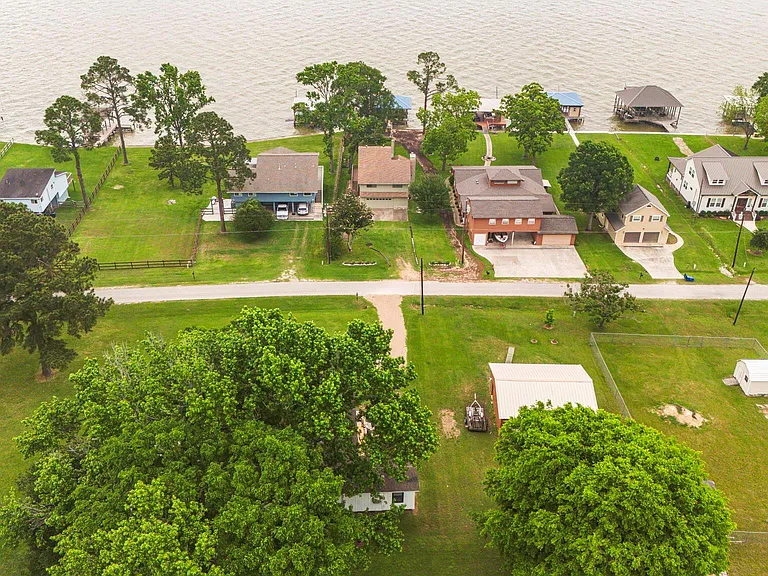 110 Lakeview Shores Dr — Photo 1