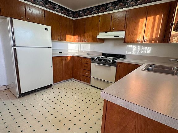 4th image of 704 Alder Ct