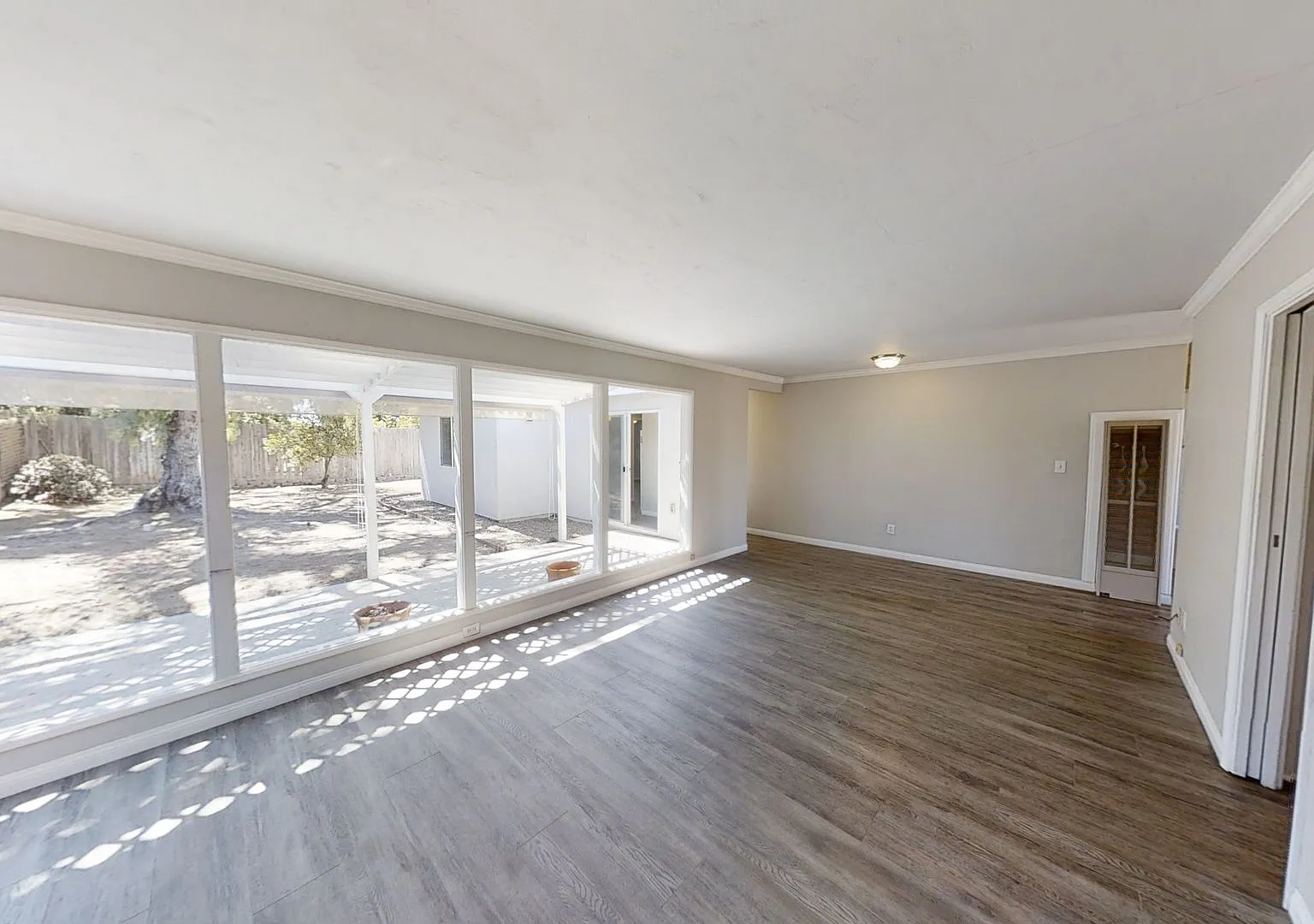 5BD/2BA with a Private Yard! — Photo 4