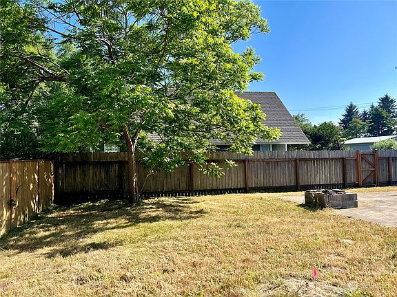 5th image of 1600 Forrest Street S