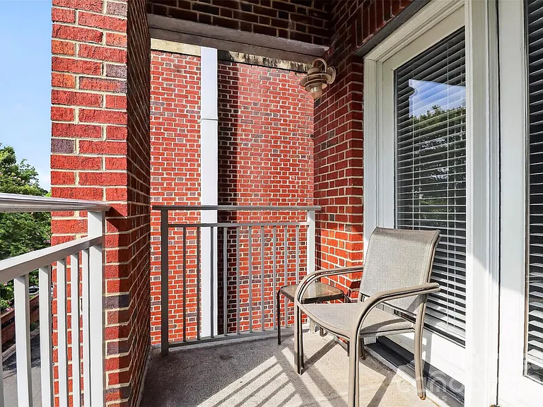 1829 Kenilworth Ave — Photo 18