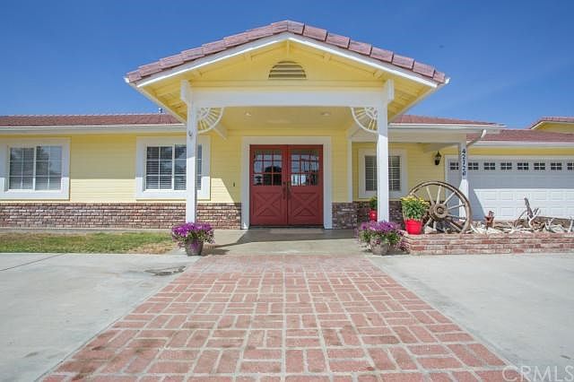 1st image of 42726 Acacia Ave