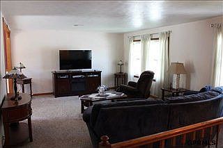5th image of 8847 Holmes St