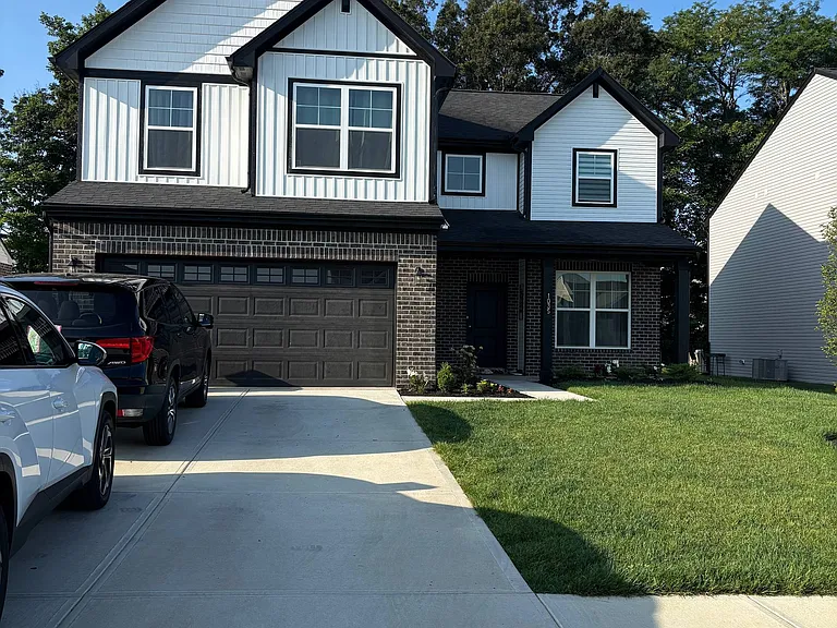 1035 Grandin Pond Dr — Photo 2