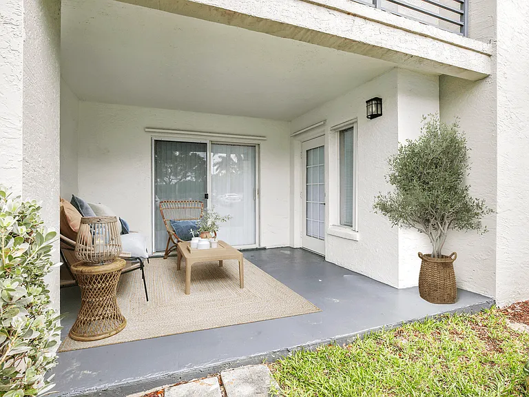 Sheridan Ocean Club Apartments — Photo 50
