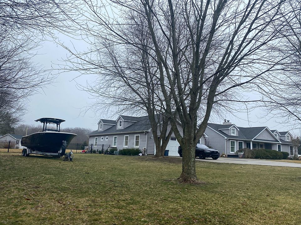 158 South St, Manorville, NY 11949 Zillow