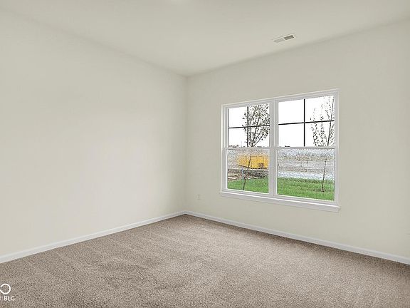5th image of 2750 Glade Ave
