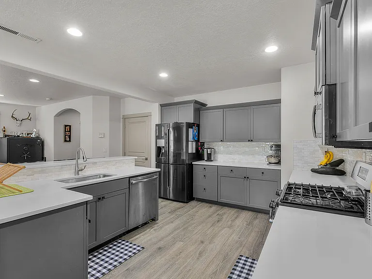 4476 SW Salmon Pl — Photo 7