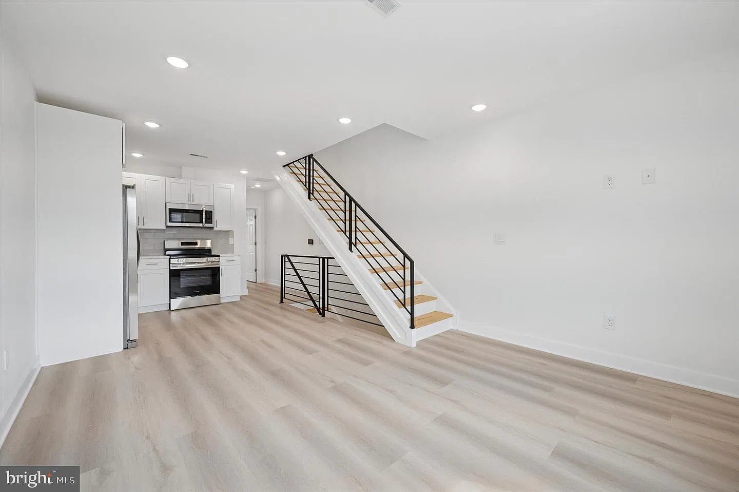 3 bed, 1300 sqft, $2,200 — Photo 1