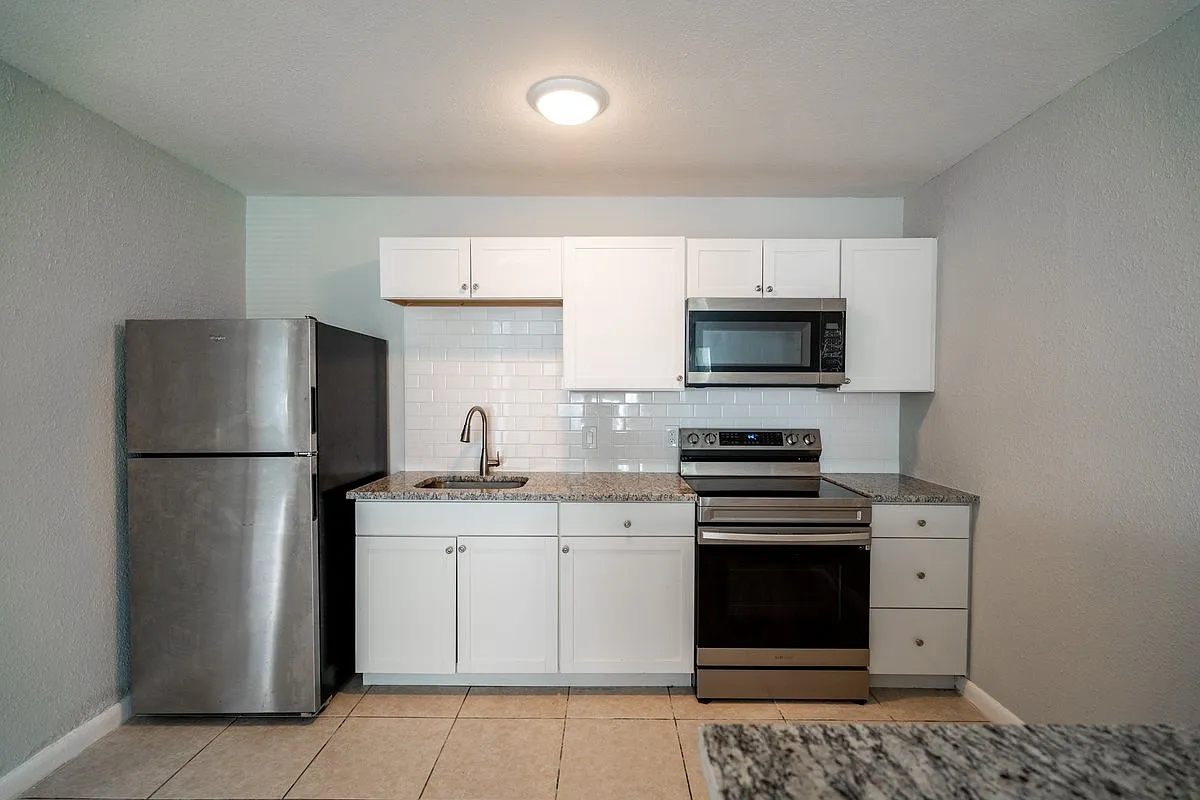 1 bed, 1000 sqft, $1,395 — Photo 3
