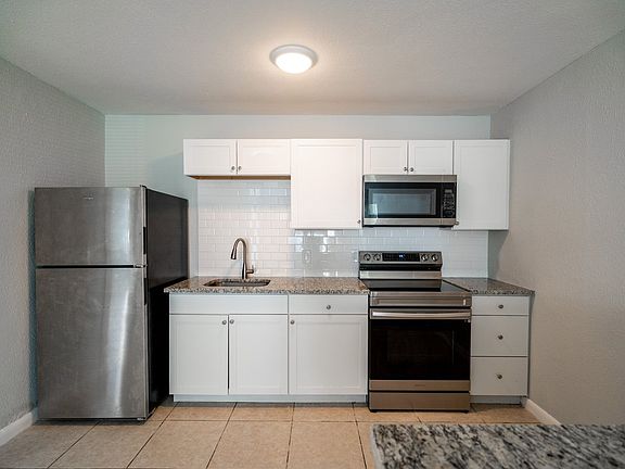 5th image of 604 Ixoria Ave APT A1