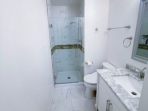 5th image of 1565 Four Oaks Cir #27