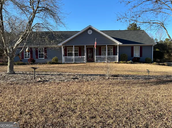 5 McIntosh Estates Ct, Sharpsburg, GA 30277