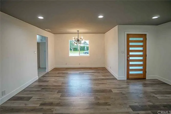 137 N Mardina St — Photo 3