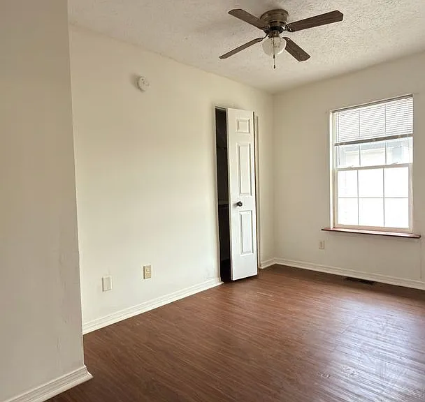 225 S 4th St #3 — Photo 16