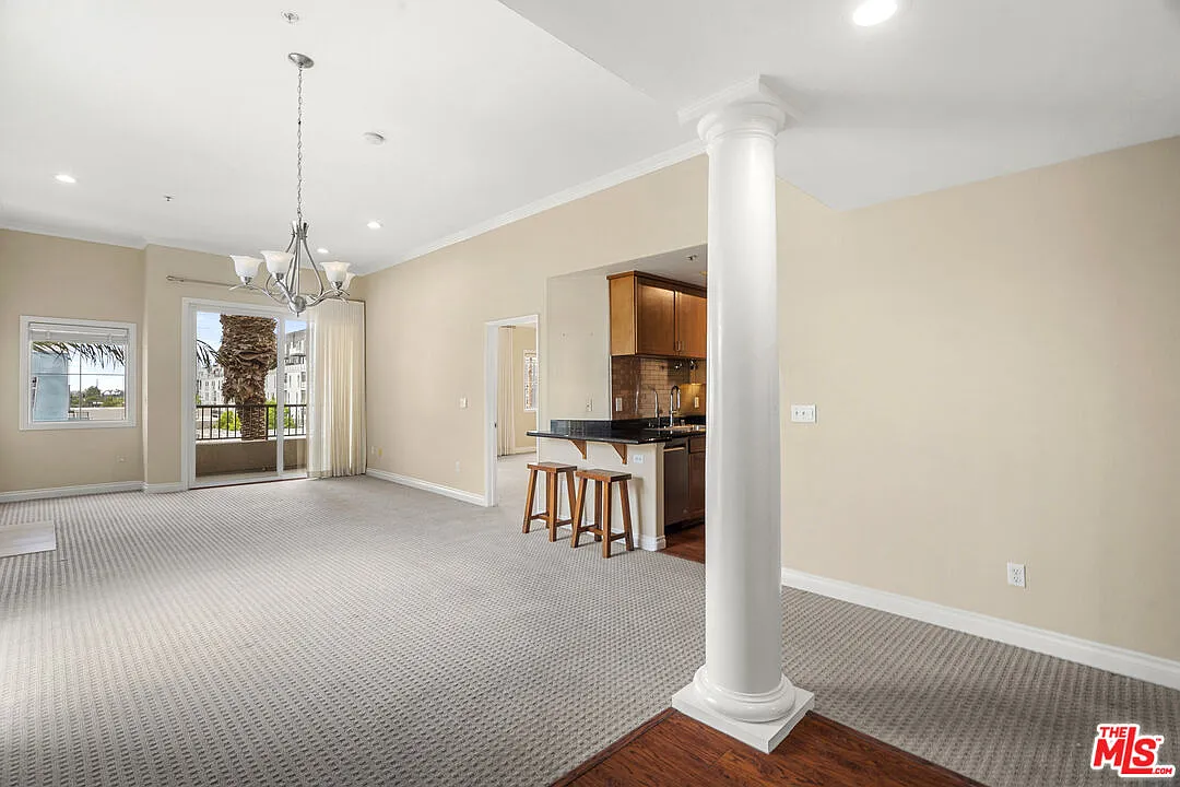 3 bed, 3.0 bath, 1350 sqft, $5,800 — Photo 2