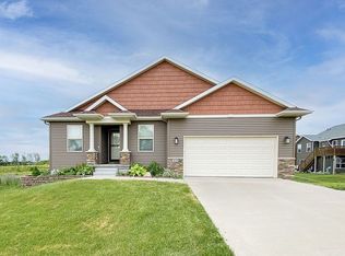 5215 Ruhd St SW, Cedar Rapids, IA 52404