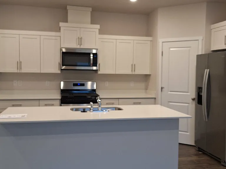 1454 NE Boxcar Dr — Photo 4