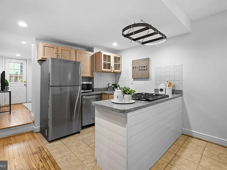 1711 William St — Photo 3