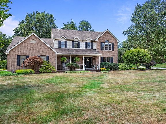 2nd image of 200 Elmhurst Cir