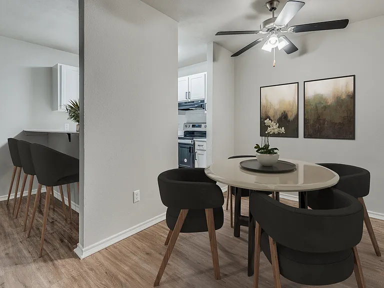 Crest River District Apartments — Photo 6
