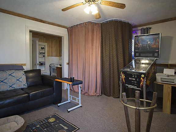 4th image of 307 E Logan Street