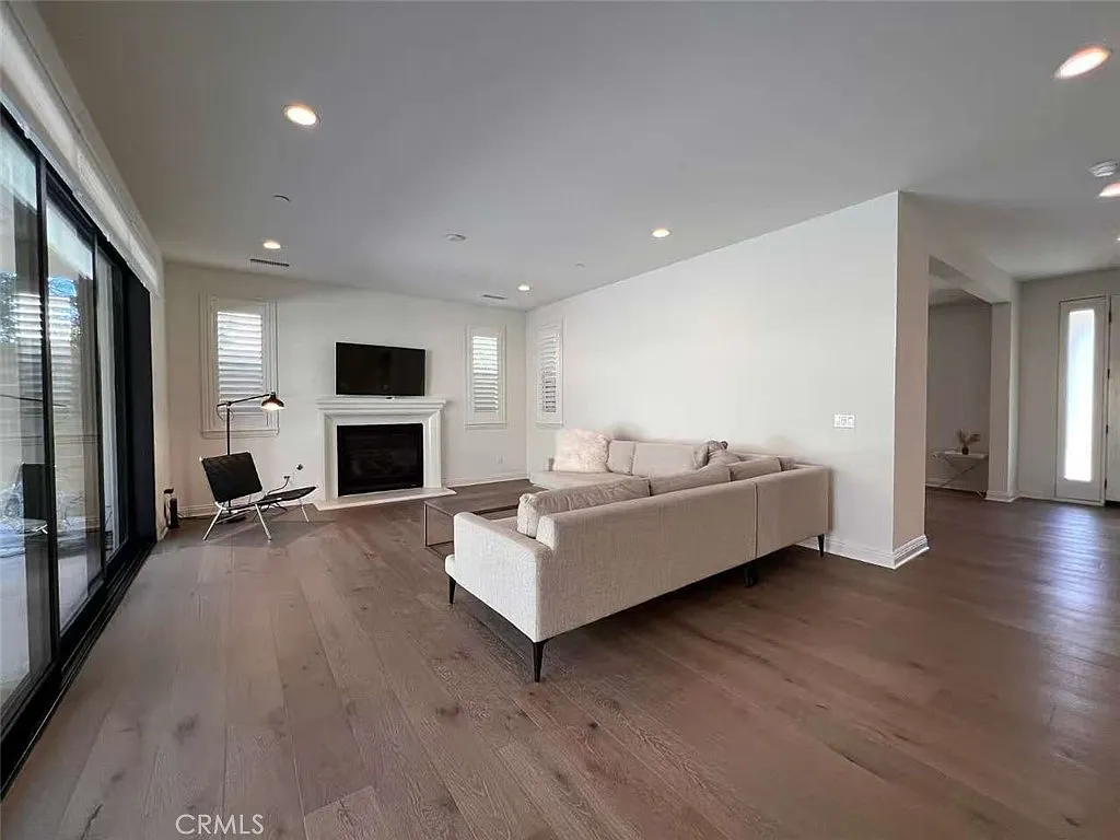 4 bed, 3.5 bath, 2849 sqft, $6,500 — Photo 4