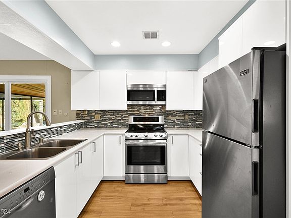 4th image of 3866 S Torrey Pines Dr